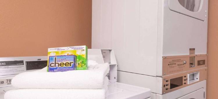 霍桑洛杉矶国际机场华美达酒店(Ramada by Wyndham Hawthorne LAX / LA Stadium)图片