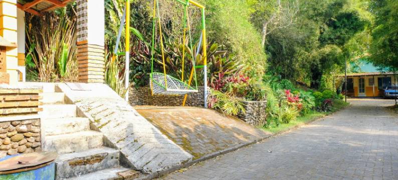 红多兹酒店-近科彭STAB塞伦德拉(RedDoorz Near Stab Syailendra Kopeng)图片