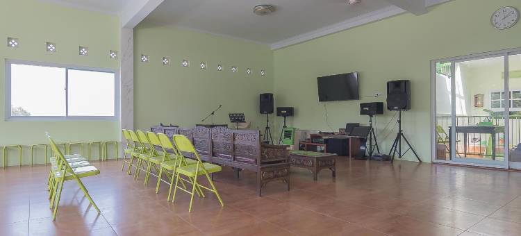 红多兹伊斯兰酒店-近梳邦卡亚威士马博物馆(RedDoorz Syariah Near Museum Wisma Karya Subang)图片