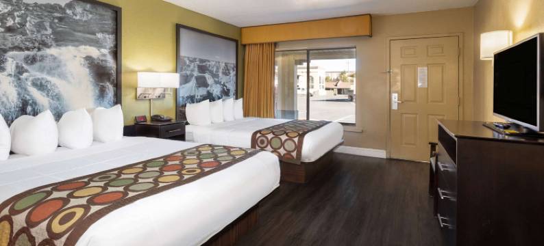 瑙-市中心温德姆速8酒店及会议中心(Super 8 by Wyndham Nau/Downtown Conference Center)图片