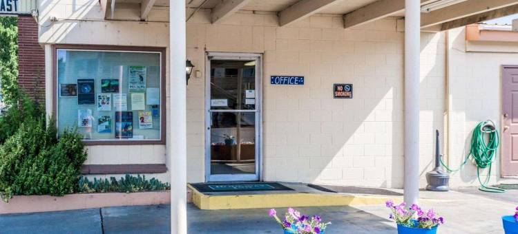 奥玛克 - 奥卡诺根罗德威套房汽车旅馆(Rodeway Inn & Suites Omak - Okanogan)图片