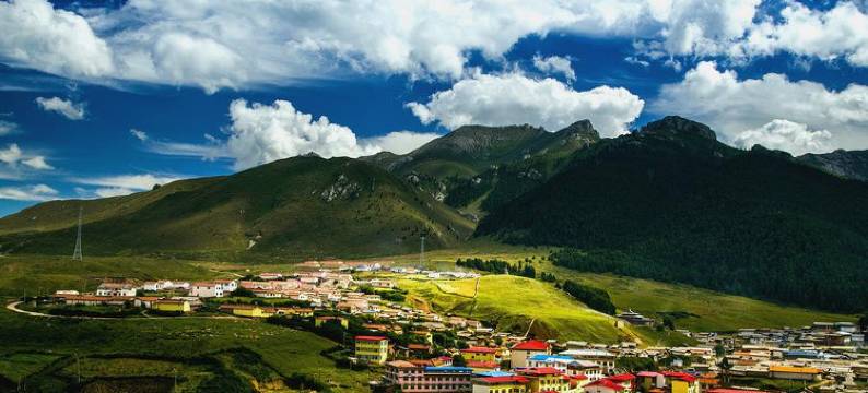 碌曲郎木寺红山假日宾馆图片