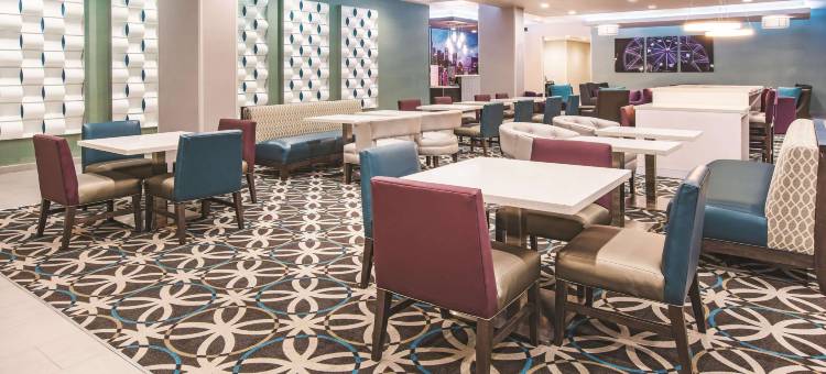 达拉斯普莱诺科隆尼拉昆塔温德姆套房酒店(La Quinta Inn & Suites by Wyndham Dallas Plano - the Colony)图片