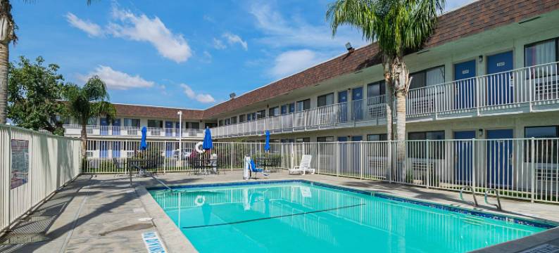 加州洛斯特希尔斯Motel 6酒店(Motel 6 Lost Hills, CA)图片