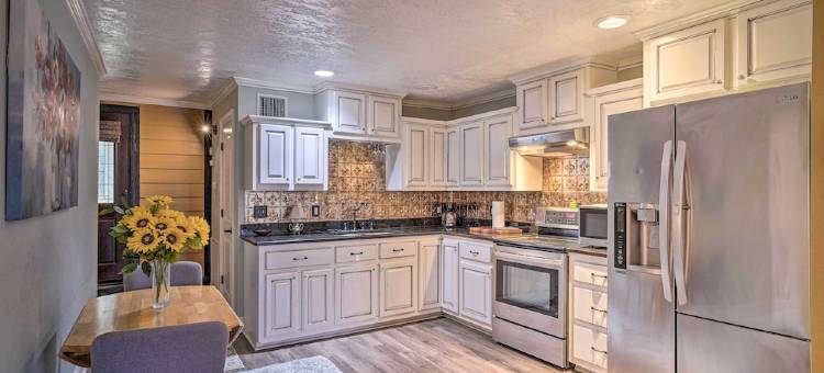 Charming 2-Story Apt - 26 Mi to Lake Charles!图片