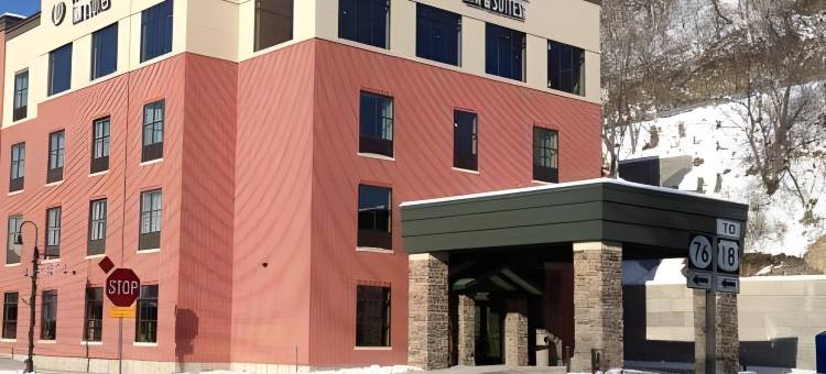 圆石套房酒店-马凯特(Cobblestone Inn & Suites - Marquette)图片