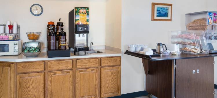 希伯伦洛厄尔地区速8酒店(Super 8 by Wyndham Hebron Lowell Area)图片