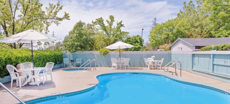 奥本温德姆速8酒店(Super 8 by Wyndham Auburn)图片