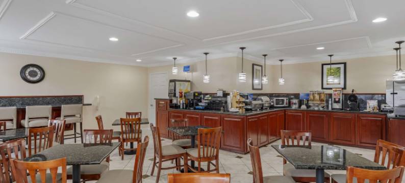 皮尼伍兹贝斯特韦斯特酒店(Best Western Pineywoods Inn)图片