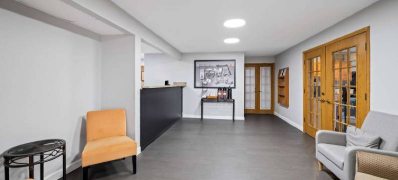 韦弗利速8酒店(Super 8 by Wyndham Waverly)图片