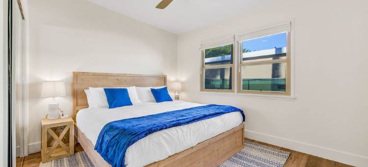 Newly remodeled PB Home w/ AC, King Beds - 2blocks2beach - Sleeps 24 - Parking图片