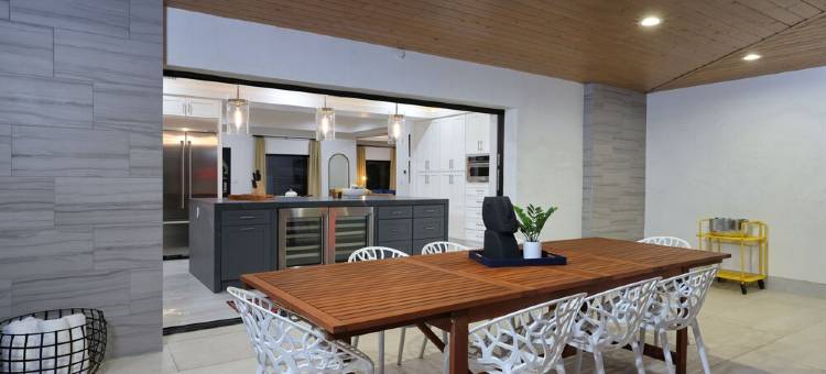 Central Tucson Luxury - Minutes from U of A - Saltwater Pool - Sleeps 10图片