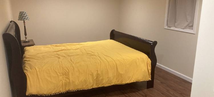 安静社区内新近翻修的三卧室两浴室双拼住宅一侧度假屋.(3 bedroom, 2 bath in a quiet neighborhood. Newly remodeled side of a duplex.)图片