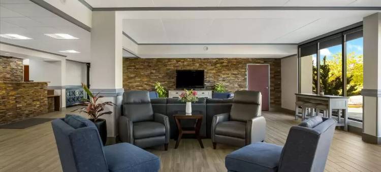 克拉丽奥酒店及套房-机场(Clarion Inn and Suites Airport)图片