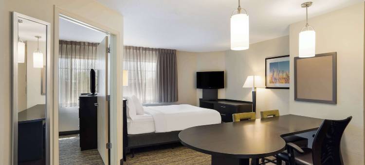 汉普顿索尼斯塔简单套房酒店(Sonesta Simply Suites Hampton)图片