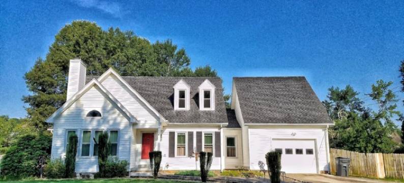 Private Entrance, Fenced Backyard and Large Kitchen - Charming Retreat图片