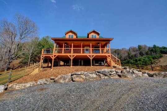 Charming Farm Experience with Scenic Views and Hot Tub - Unique Retreat