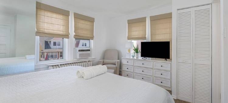 设计师海滨别墅, 距海滩仅数步 + 停车, 可住15人, 门廊 + 庭院(Sleeps 15, Designer Beach House w/ Yard + Porch, Steps to Beach + Parking)图片
