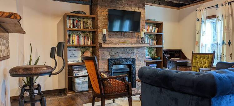 Artist Retreat with Modern Amenities - Cozy and Inviting Escape图片