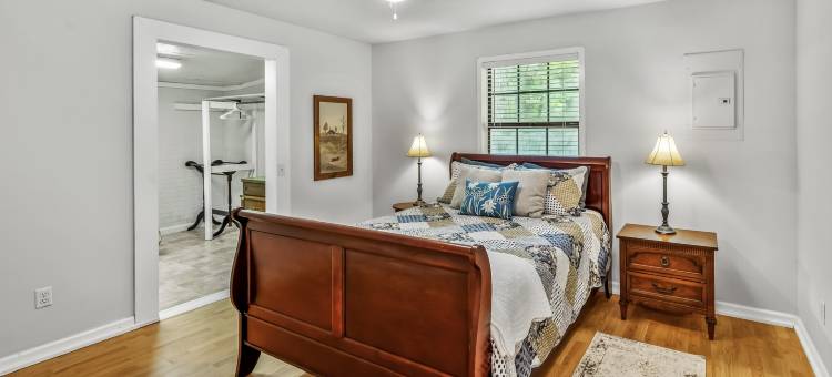 Charming Cottage with Fire Pit and Scenic Views - Tranquil Farm Escape图片