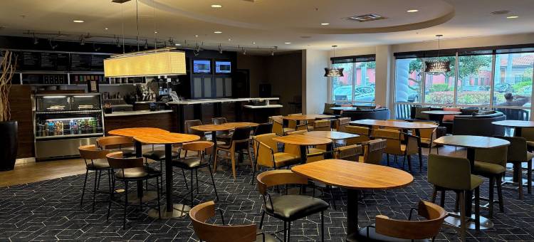 迈尔斯堡75号州际公路及湾岸中心万怡酒店(Courtyard Fort Myers at I-75 and Gulf Coast Town Center)图片