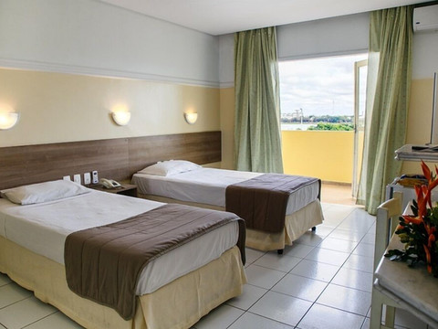 茹阿泽鲁大酒店