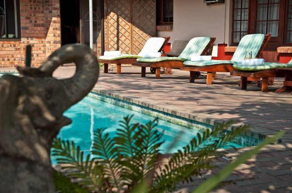 Woodpecker Inn Over view