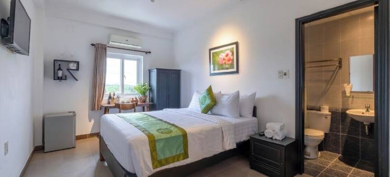 紫色调迷人的河边酒店(Charming Riverside Hotel)图片