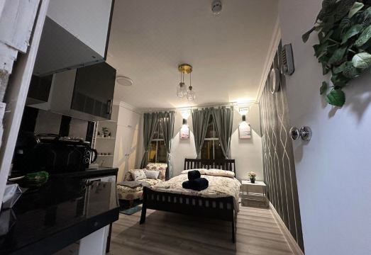 Studio - Sleeps 2 - Acton Park and Stn Close Hotel Overview