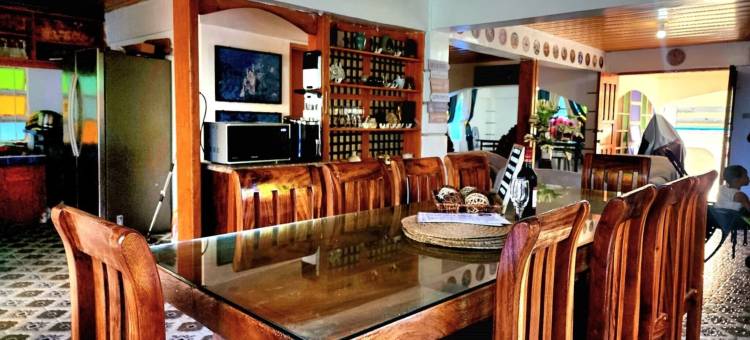 三卧室房屋 - 可住20人 - 可携带宠物 - 游泳池 - 花园(3 Bed House - Sleeps 20 - Pets - Pool - Garden)图片