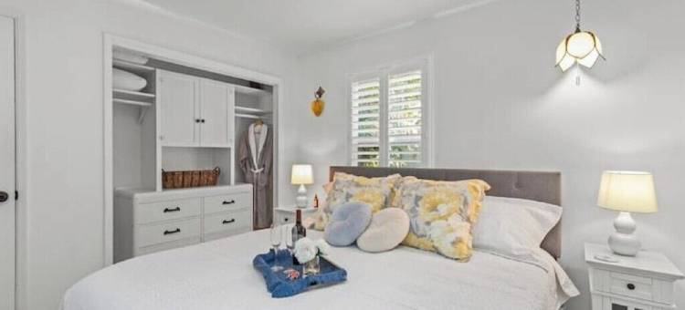 Romantic 1930s Beach Cottage图片