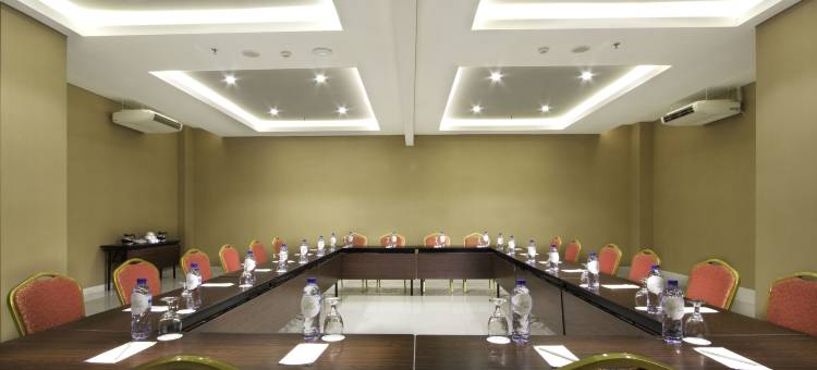 克拉巴加丁威兹高级酒店(Whiz Prime Hotel Kelapa Gading)图片