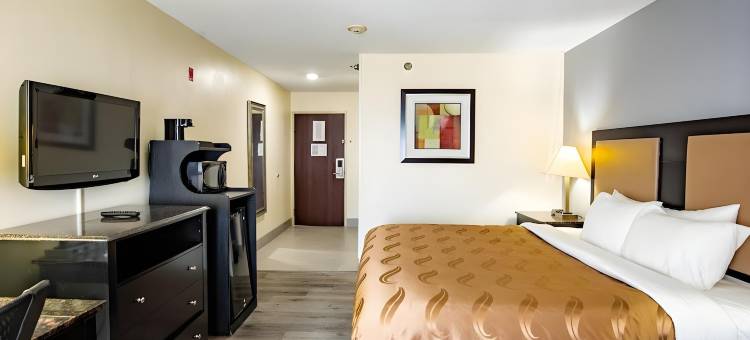 靠近日内瓦湖的伍德斯托克品质酒店旅店和套房(Quality Inn & Suites Woodstock Near Lake Geneva)图片