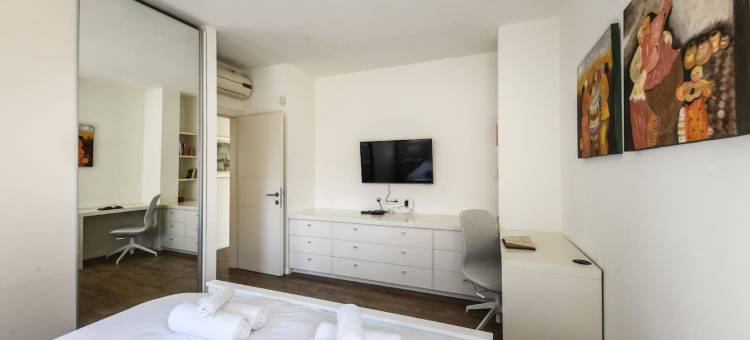 Chic 2BR Apt w Large Windows in Tel Aviv Old North图片
