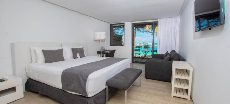 金湾加拉帕戈斯(Golden Bay Galapagos)图片