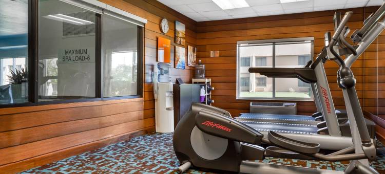 舒适套房酒店绿湾体育场区(Comfort Inn & Suites Green Bay Stadium Area)图片