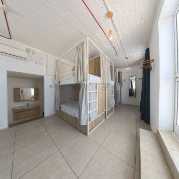 地区精品青年旅馆(Follow the Sun Boutique Hostel - Pool, Breakfast & Sea Views)