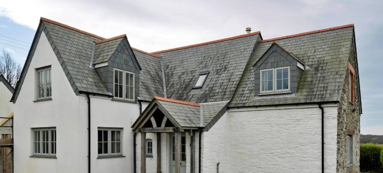 康瓦尔郡莫根波斯海滩校舍(Schoolhouse in Cornwall near Mawgan Porth Beach)图片