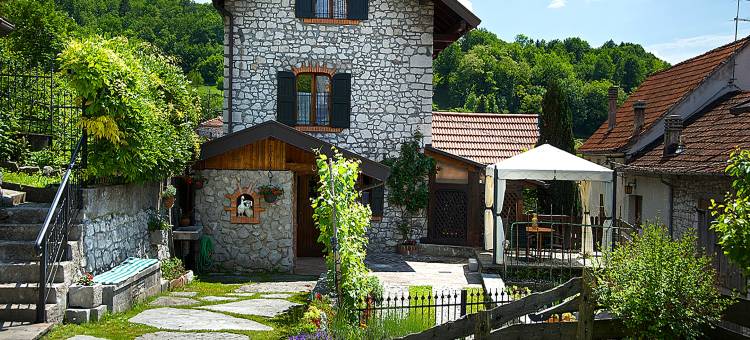 Cottage in Italy with Alpine Fireplace图片