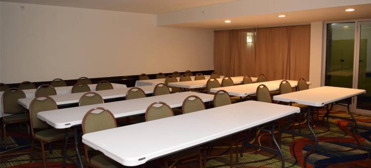 艾迪生温德姆呗盟酒店(Baymont by Wyndham Addison)图片