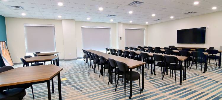 舒适套房酒店泰特斯维尔靠近肯尼迪航天中心(Comfort Suites Titusville Near Kennedy Space Center)图片