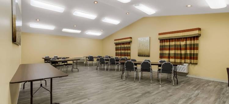 扬克顿戴斯酒店(Days Inn by Wyndham Yankton SD)图片