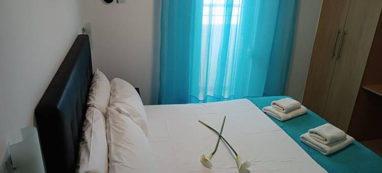 Apartment with sea views in Benalbeach图片