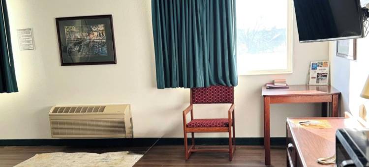 德尔拉皮兹比尔马套房酒店靠近苏福尔斯(Bilmar Inn & Suites Dell Rapids Near Sioux Falls)图片