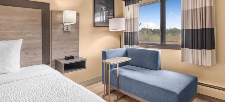 明尼阿波利斯黄金谷华美达酒店(Ramada by Wyndham Minneapolis Golden Valley)图片