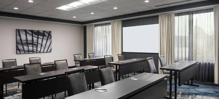 克利夫兰蒂德曼路万枫套房酒店(Fairfield Inn & Suites Cleveland Tiedeman Road)图片