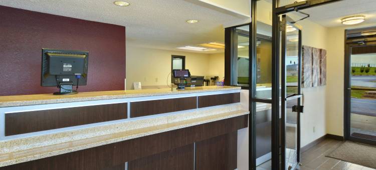 西查尔斯顿哈里肯红顶酒店(Red Roof Inn Charleston West - Hurricane, WV)图片