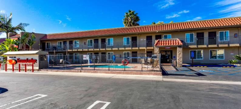 埃斯孔迪多市中心套房及伊克诺旅馆(Econo Lodge Inn & Suites Escondido Downtown)图片