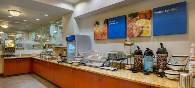 舒适套房酒店(Comfort Inn & Suites Salem)图片