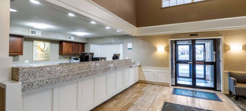 德梅因品质酒店及套房-默尔海路(Quality Inn & Suites des Moines - Merle Hay Road)图片